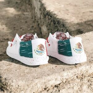 NWOT Hey Dude Men’s Wally Funk Hola Shoes